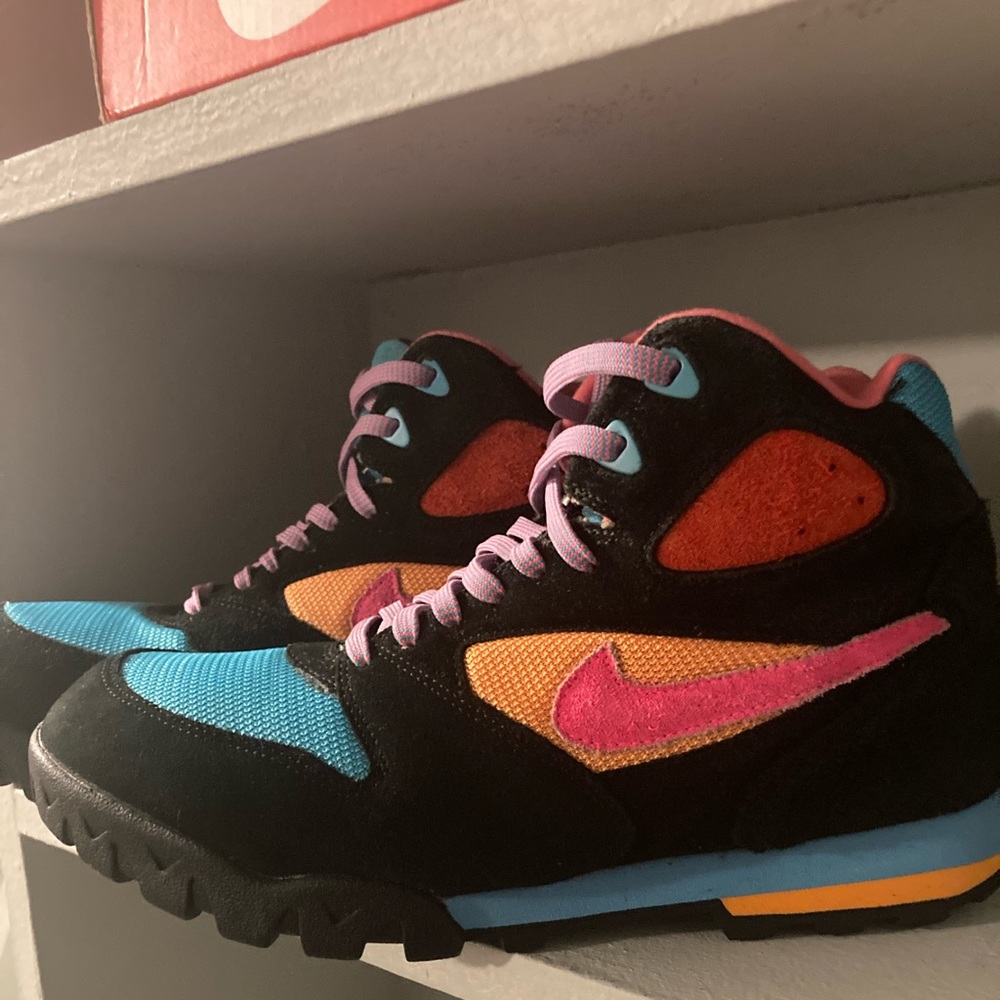 Vintage Nike Caldera Hikers